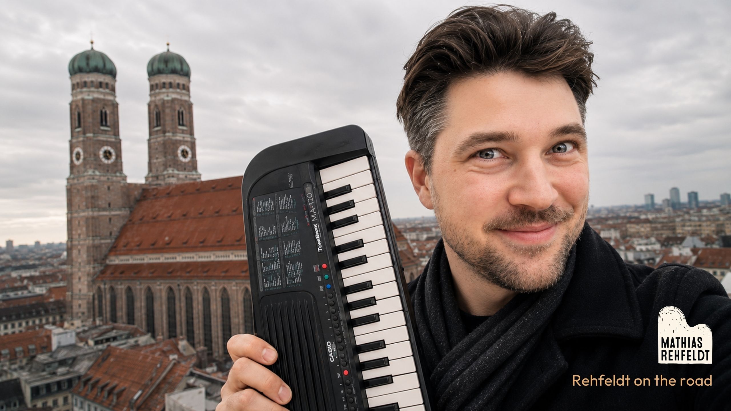Playing a toy keyboard in Munich Cathedral — Vlog-Thumbnail
